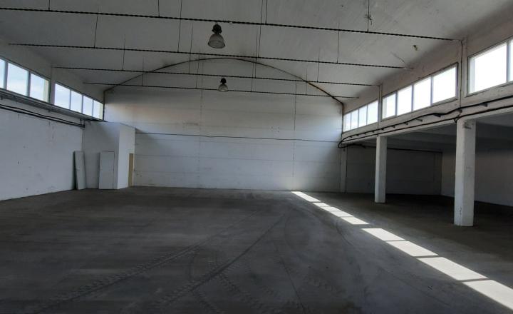 Na prenájom skladový priestor vo veľkosti 441m2 - fotografia 3