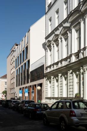 Kancelária s veľkou terasou na prenájom, Bratislava I TOP - fotografia 1