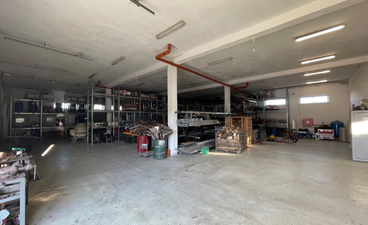 Na predaj nadštandardné administratívno-skladové priestory vo Svätom Jure vrátane pozemku 2086 m2 - fotografia 5