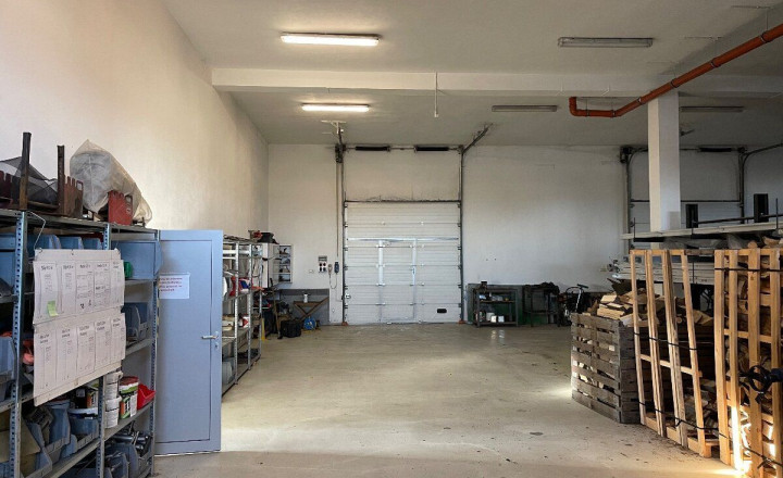 Na predaj nadštandardné administratívno-skladové priestory vo Svätom Jure vrátane pozemku 2086 m2 - fotografia 7