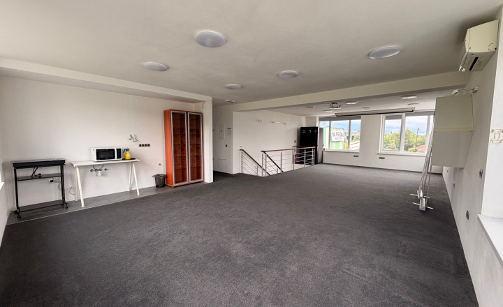 Na predaj nadštandardné administratívno-skladové priestory vo Svätom Jure vrátane pozemku 2086 m2 - fotografia 17