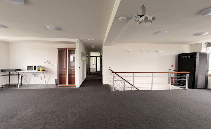Na predaj nadštandardné administratívno-skladové priestory vo Svätom Jure vrátane pozemku 2086 m2 - fotografia 18