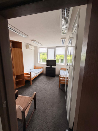 Na predaj nadštandardné administratívno-skladové priestory vo Svätom Jure vrátane pozemku 2086 m2 - fotografia 20