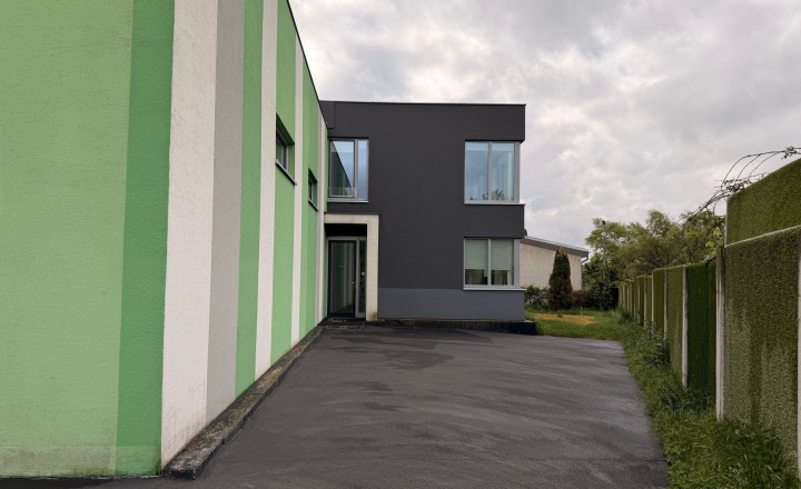 Na predaj nadštandardné administratívno-skladové priestory vo Svätom Jure vrátane pozemku 2086 m2 - fotografia 27