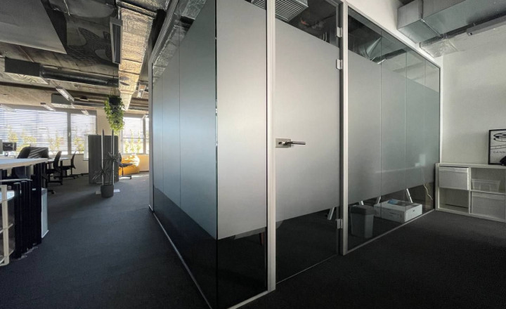 Exkluzívne administratívne priestory 169m2 + 3x PARKING, Mickiewiczova-Staré Mesto - fotografia 5
