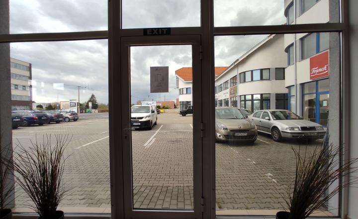 Obchodný priestor 78m2 s PARKINGOM a výkladmi do frekventovanej cesty, Ulica Svornosti