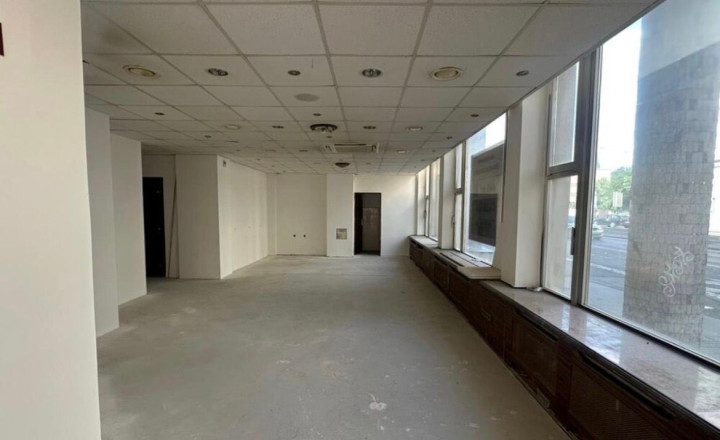 Na predaj reprezentatívny obchodný priestor s výmerou 445 m2, Bratislava I TOP - fotografia 8