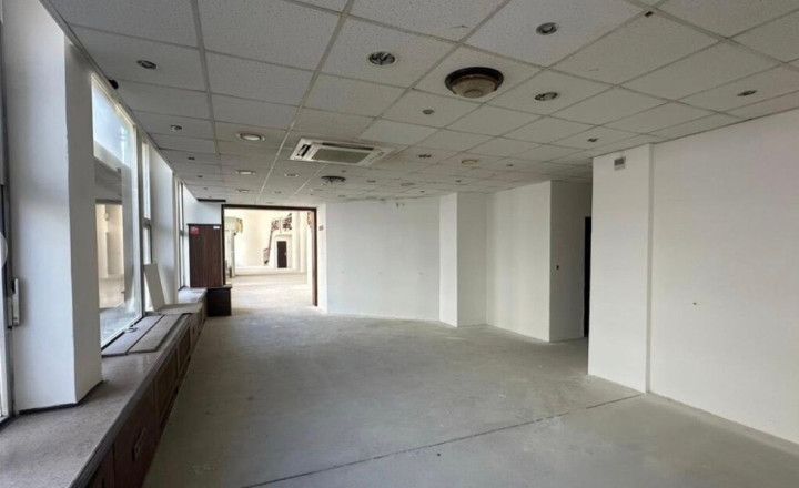 Na predaj reprezentatívny obchodný priestor s výmerou 445 m2, Bratislava I TOP - fotografia 9