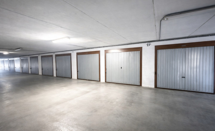 Na predaj garáž s výmerou 17,7 m2 v bezpečnom a suchom garážovom dome - Bratislava V