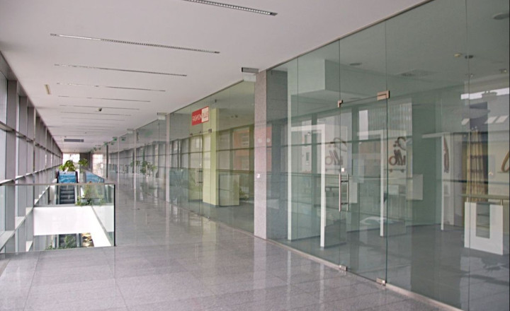 Na prenájom 200 m2 obchodné priestory v polyfunkčnom centre, Trenčín