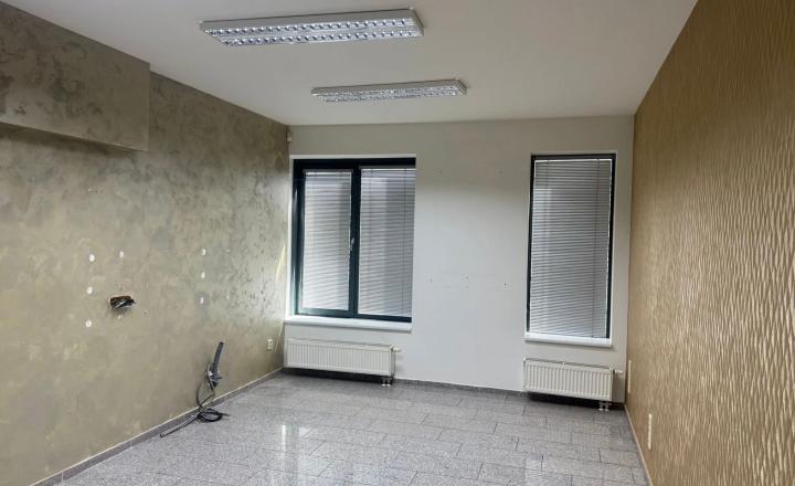 Na predaj priestranný obchodný priestor s výmerou 135,52 m2 v modernom projekte Eden Park - fotografia 9