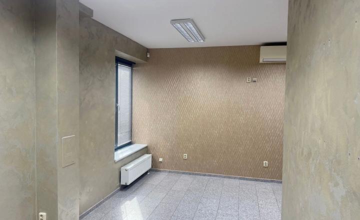 Na predaj priestranný obchodný priestor s výmerou 135,52 m2 v modernom projekte Eden Park - fotografia 14