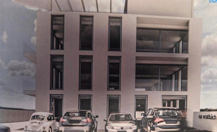 Na predaj investičný stavebný pozemok s projektom polyfunkčnej budovy - Bratislava IV - fotografia 3