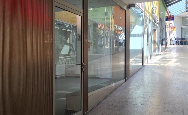 Obchodný priestor v pasáži 23,07m2 - predajňa, showroom, klientske centrum, Obchodná, BAI - fotografia 1