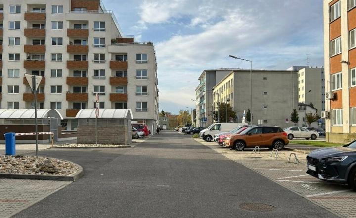 Na predaj vonkajšie parkovacie státie na Nobelovej ulici v Bratislave 