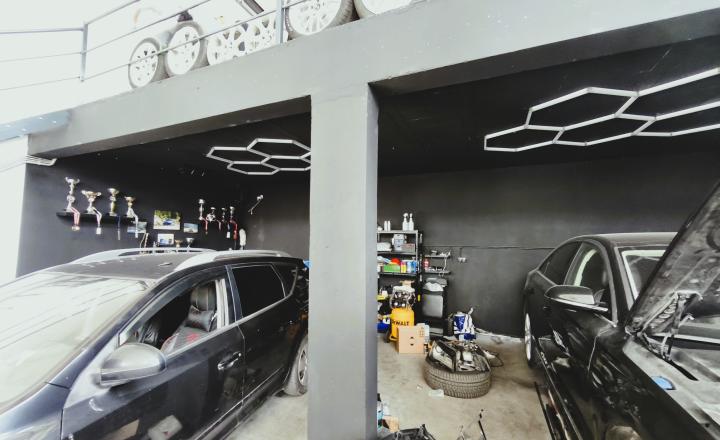 Hala na ľahkú výrobu / autoservis 225 m2 + 154 m2 plocha pred halou - fotografia 2