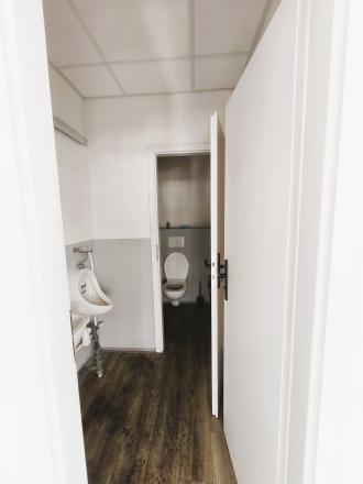 Hala na ľahkú výrobu / autoservis 225 m2 + 154 m2 plocha pred halou - fotografia 3