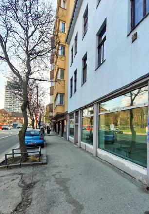 Na prenájom atraktívny obchodný priestor - ul. Šancova, Bratislava I - fotografia 1