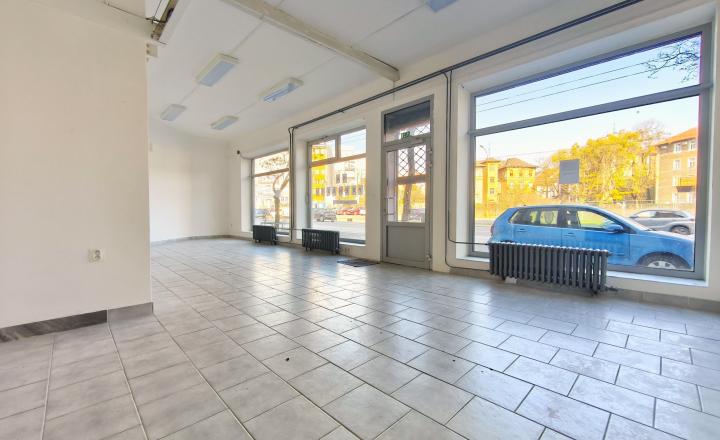 Na prenájom atraktívny obchodný priestor - ul. Šancova, Bratislava I - fotografia 4