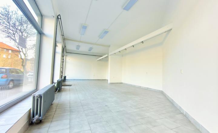 Na prenájom atraktívny obchodný priestor - ul. Šancova, Bratislava I - fotografia 5