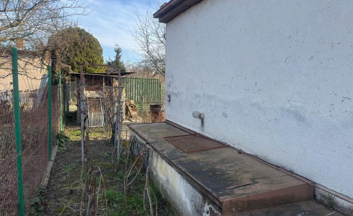 Na predaj záhrada s podpivničenou chatkou v Podunajských Biskupiciach - fotografia 5