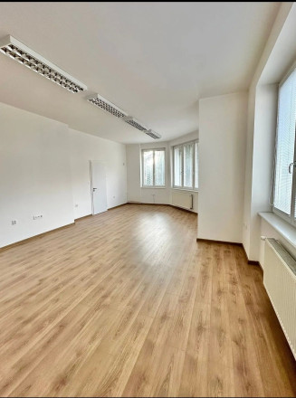 Administratívne priestory na prenájom, 60 m2, Trenčín –  pri OC MAX - fotografia 1