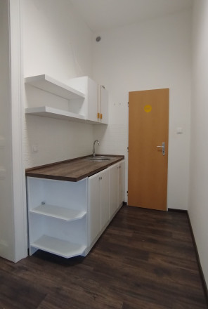 35 m2 - Obchodné priestory na prenájom, Trenčín-centrum - fotografia 5