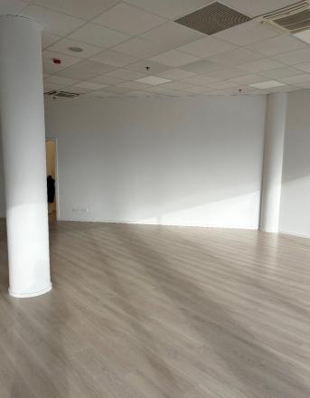 Na prenájom svetlý, vzdušný a variabilný priestor s výmerou 91,64 m2 - fotografia 3