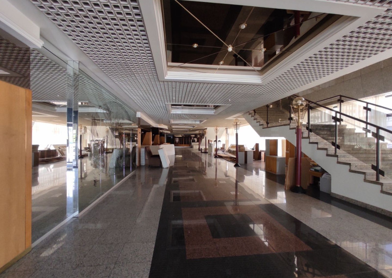 Kongresová sála, lobby, kuchyňa, jedáleň a príslušenstvo, ex Holiday Inn, 3.000m2