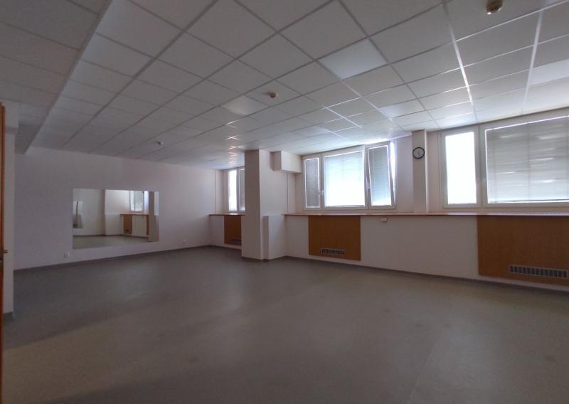 Holiday Inn Bajkalská - Priestory vhodné na fyzio, masáže, kliniku s parkovaním, BAII, 394m2