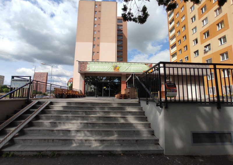 Obchodný priestor 500m2 s priestrannou terasou, v blízkosti polikliniky Tehelná – Bratislava III