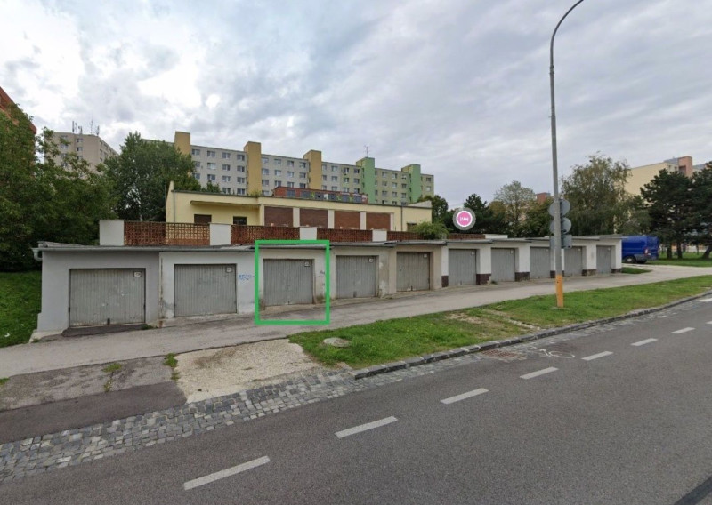 Garáž, Dúbravčická ulica