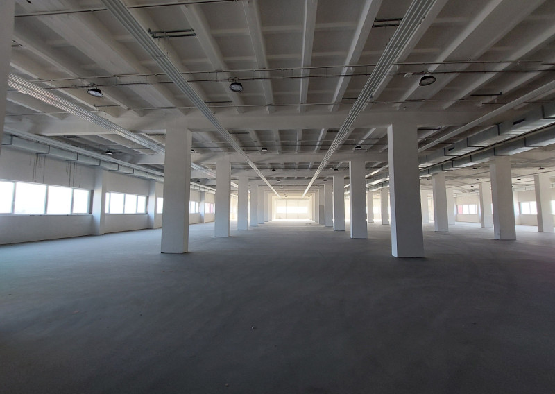 Sklady 1 600-14 550m2 na prenájom - Trenčín