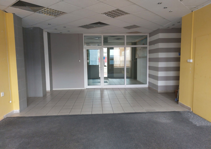 Na prenájom obchodné priestory o celkovej výmere 53 m2 v Trenčine