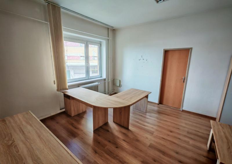 Na prenájom kancelárske priestory - 40m2 + 20m2 + parkovanie, Bratislavská ulica, Trnava
