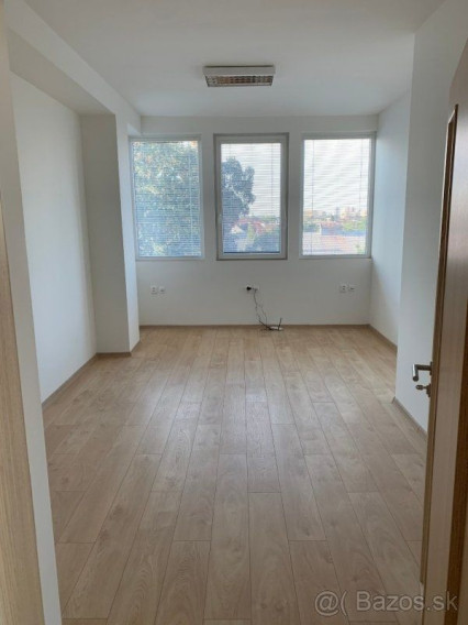 Na prenájom administratívne priestory na Ružindolskej ulici, Trnava