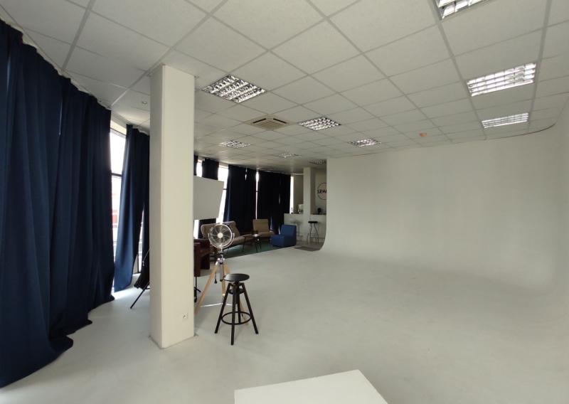 Svetlý obchodno-administratívny priestor s preskleným výkladom, 138m2
