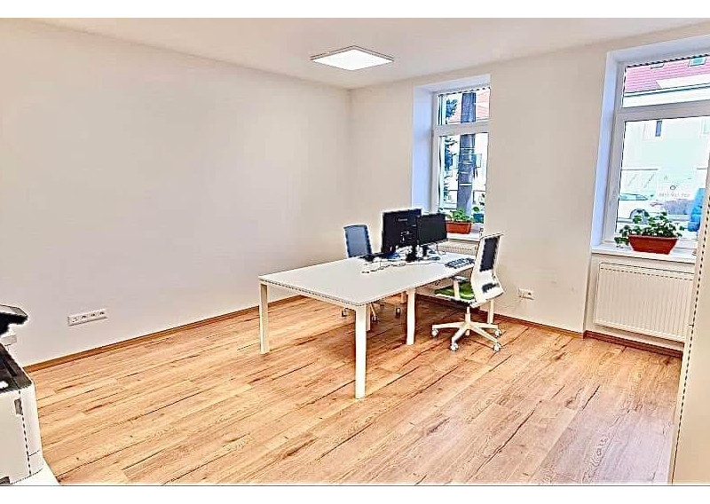 22 m2 kancelária s parkovaním na prenájom - Trenčín