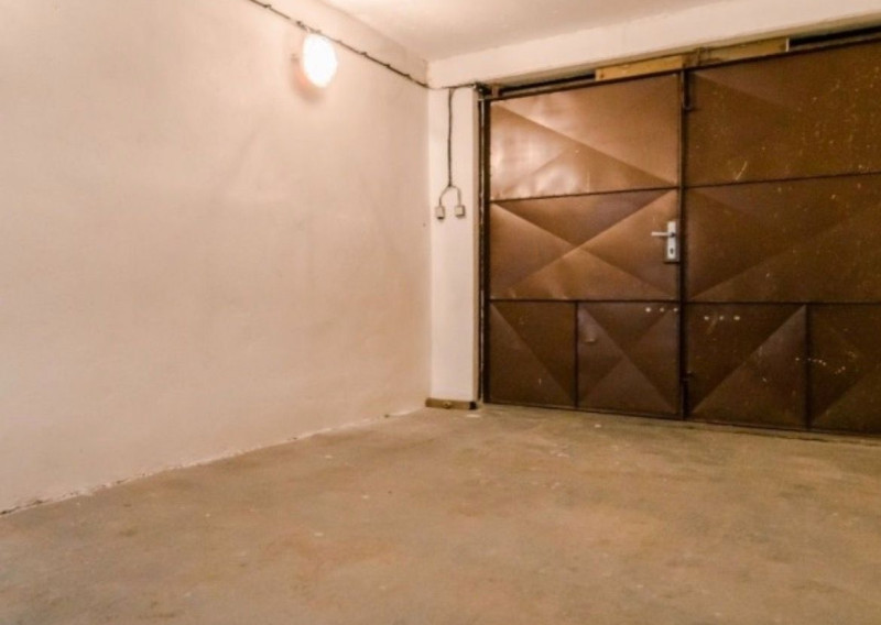  Na predaj garáž na Macharovej ulici - Bratislava V