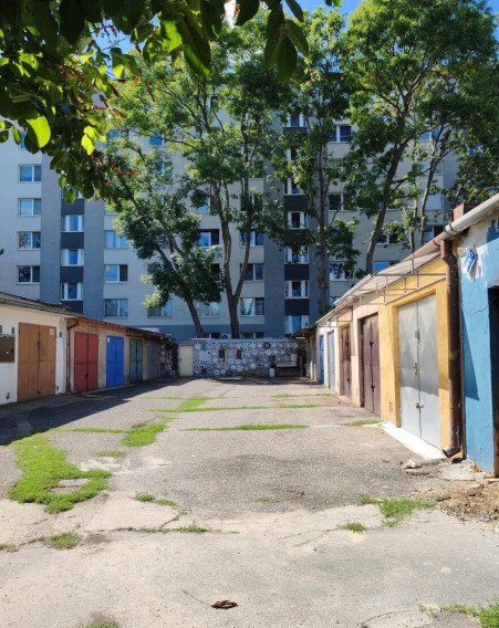 Na predaj murovaná garáž v Bratislave – Ružinove 