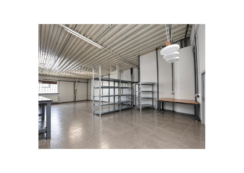 NA PRENÁJOM  – Multifunkčný obchodno skladový priestor s chladiacim boxom  (140 m²)