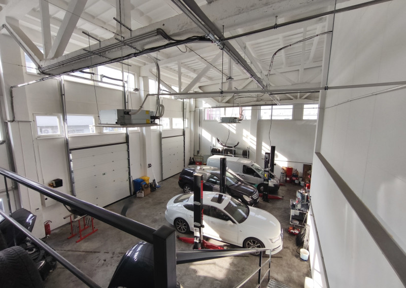 Hala na ľahkú výrobu / autoservis 225 m2 + 154 m2 plocha pred halou